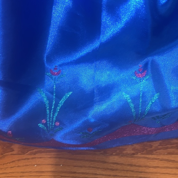Girl Disney Anna costume size 4-6 - Picture 3 of 3